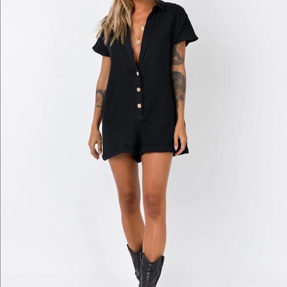 Princess Polly 6 Black Deep V-Neck Collared Short Sleeve Button Up Romper - Picture 4 of 7